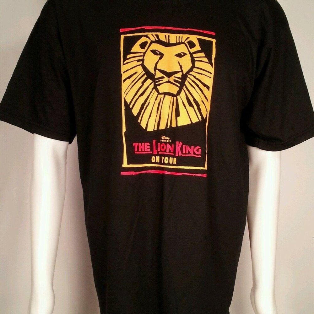 Disney Lion King TShirt Mens Large On Tour